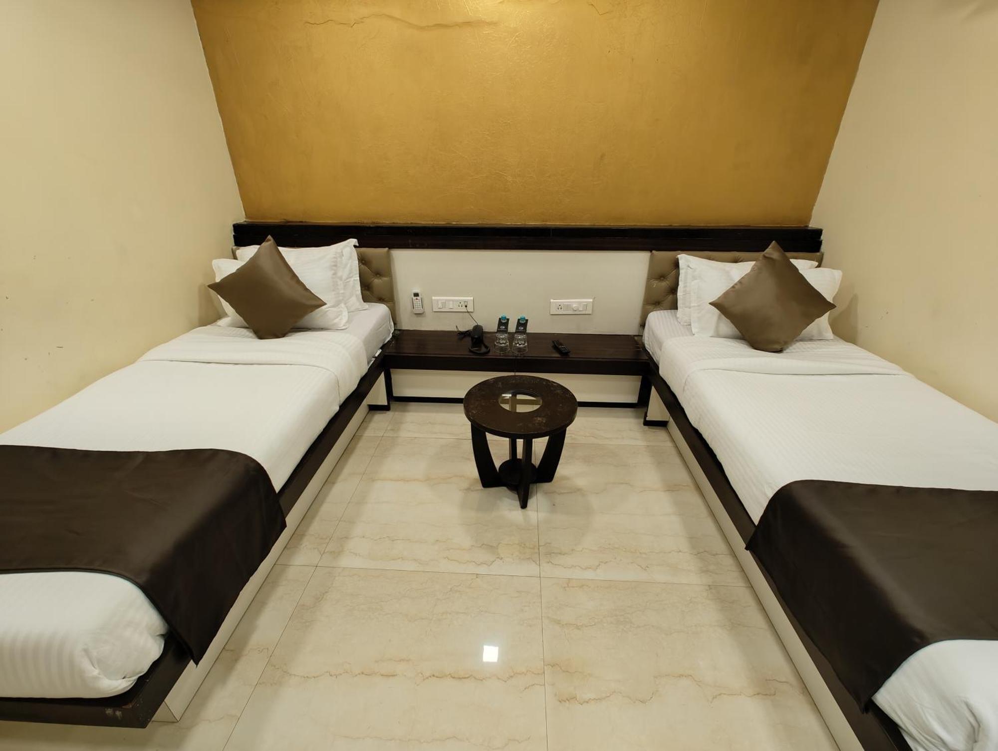 The Majlis Hotel - Colaba Bombay Exterior foto